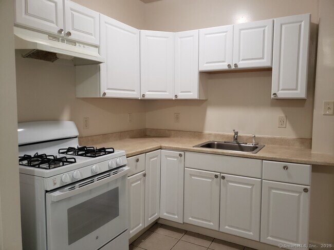 1235 Bank St in Waterbury, CT - Building Photo - Building Photo
