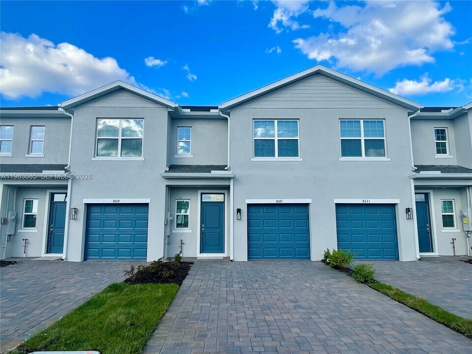 8465 Everly Preserve Dr in Lehigh Acres, FL - Building Photo