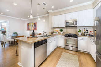Los Olivos at Irvine Spectrum in Irvine, CA - Building Photo - Building Photo