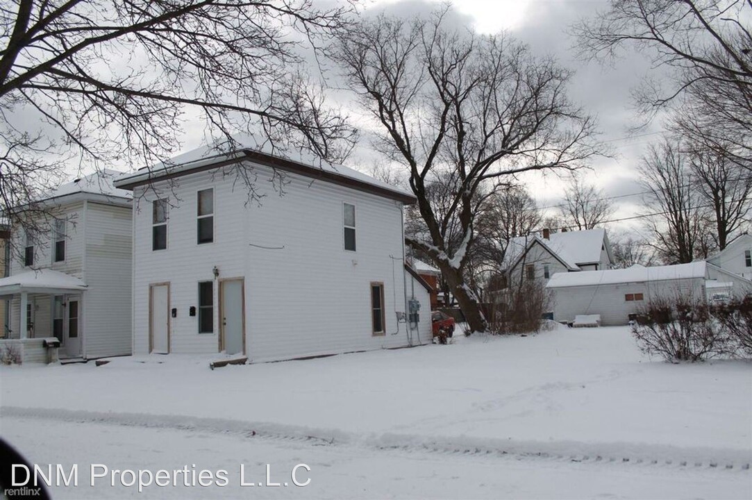 211 N 3rd Ave in Big Rapids, MI - Building Photo