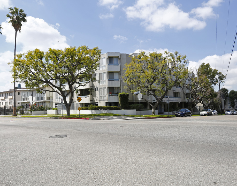 Commonwealth Apartments in Los Angeles, CA - Building Photo