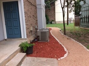 11800 Alpheus Ave in Austin, TX - Building Photo - Building Photo