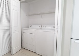 800 Ironwood Dr in Palm Valley, FL - Foto de edificio - Building Photo