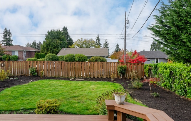 2723 Locust Ave W in University Place, WA - Building Photo - Building Photo