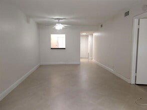 6550 Somerset Dr in Boca Raton, FL - Building Photo - Building Photo