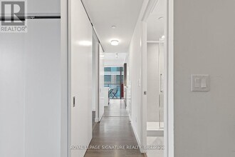 215 Queen St W in Toronto, ON - Building Photo - Building Photo