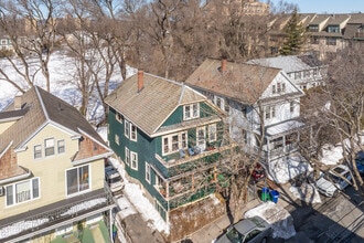 45-47 Clarendon Ave in Somerville, MA - Foto de edificio - Building Photo