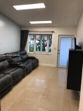 11465 NW 87th Pl in Hialeah Gardens, FL - Foto de edificio - Building Photo