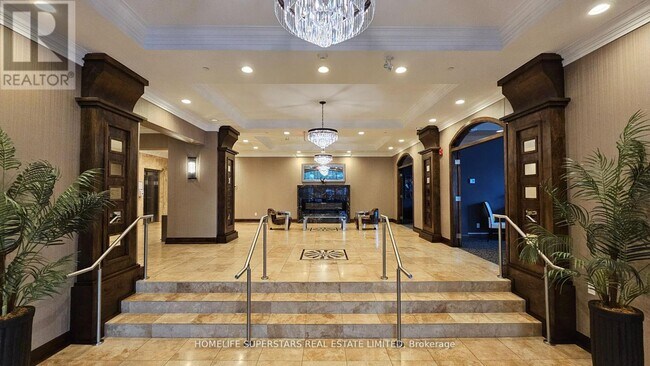 205 Lakeshore Rd W in Oakville, ON - Building Photo - Building Photo