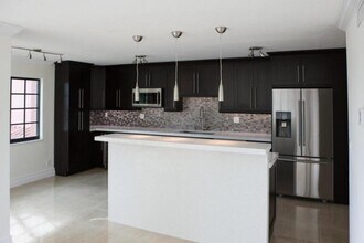 250 E Royal Palm Rd in Boca Raton, FL - Building Photo - Building Photo