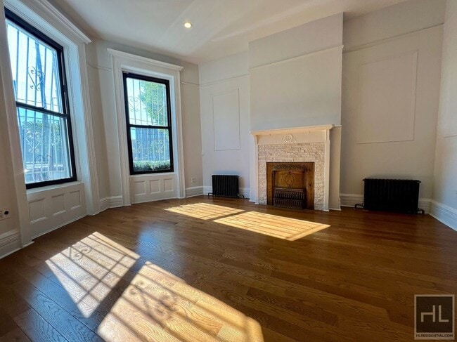 3BR 2.5BA Garden Level Duplex in Bedstuy T