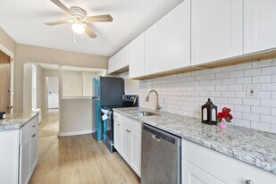 5843 Magnolia St in Philadelphia, PA - Building Photo