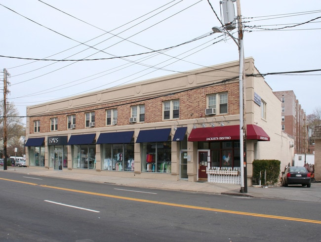 434-440 White Plains Rd in Eastchester, NY - Building Photo - Building Photo