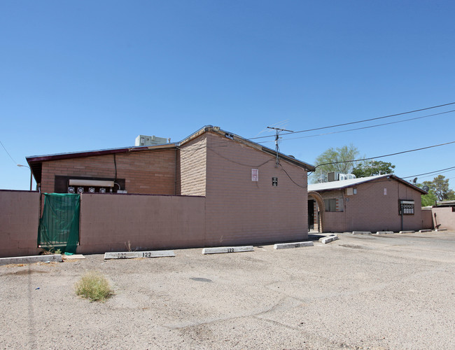 8 Units in Tucson, AZ - Foto de edificio - Building Photo