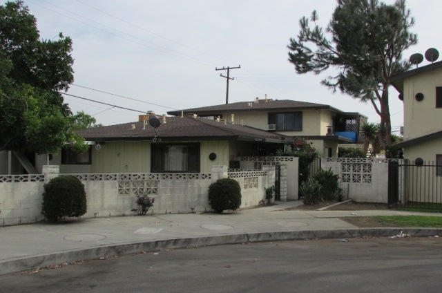 1203 W Rosewood Ct in Ontario, CA - Foto de edificio - Building Photo