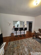 11 Stearns Rd, Unit 4 in Brookline, MA - Foto de edificio - Building Photo