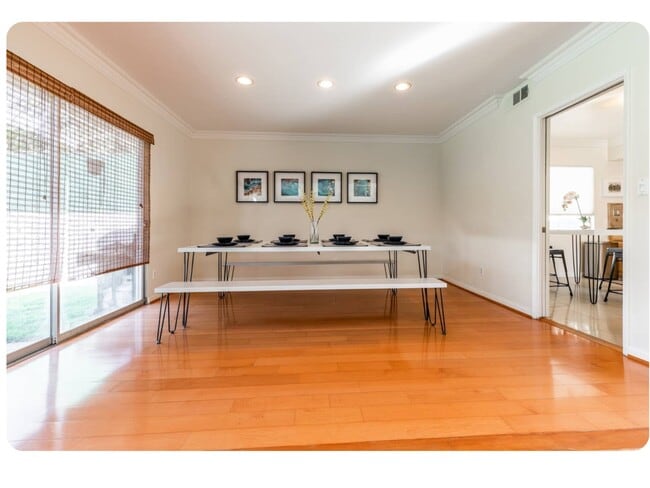 15707 Varden St in Encino, CA - Foto de edificio - Building Photo