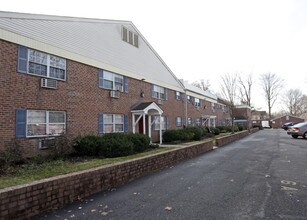 Hickory Glen in Plainfield, NJ - Building Photo - Building Photo