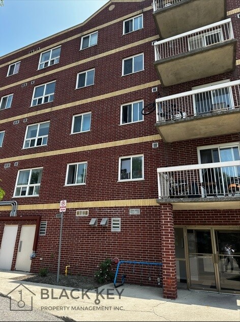 626 First St in London, ON - Building Photo