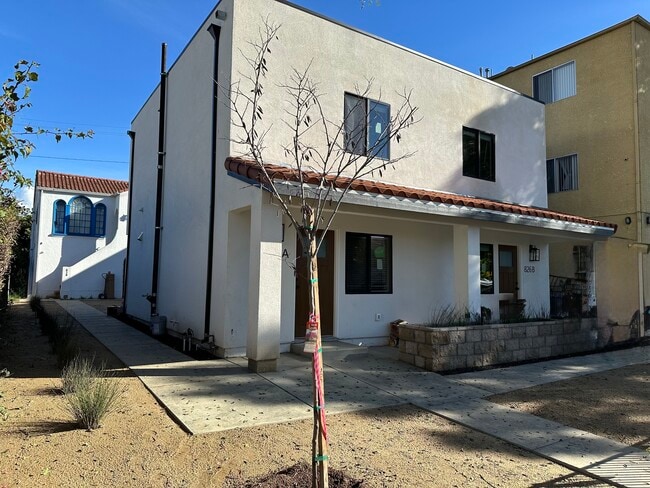 826 Rose Ave, Unit 826 Unit B