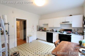 32 Chatham St, Unit #4 in Cambridge, MA - Building Photo - Building Photo