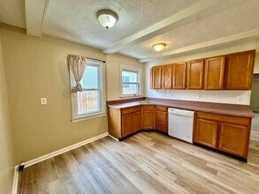 30240 Groveland St in Madison Heights, MI - Building Photo - Building Photo