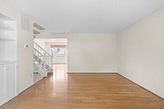 125 W Annandale Rd in Falls Church, VA - Building Photo - Building Photo
