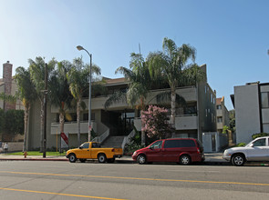 Carmel Palms Apartments in Tarzana, CA - Building Photo - Building Photo