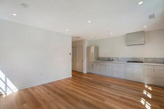 3132 Belden Dr, Unit 3132 in Los Angeles, CA - Building Photo - Building Photo