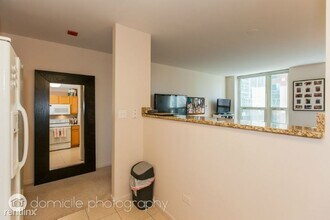 345 N LaSalle St in Chicago, IL - Building Photo - Building Photo