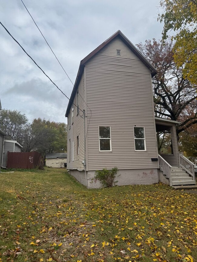 511 E Illinois Ave in Peoria, IL - Foto de edificio - Building Photo