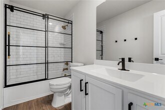 209 Villars Dr in Salado, TX - Building Photo - Building Photo