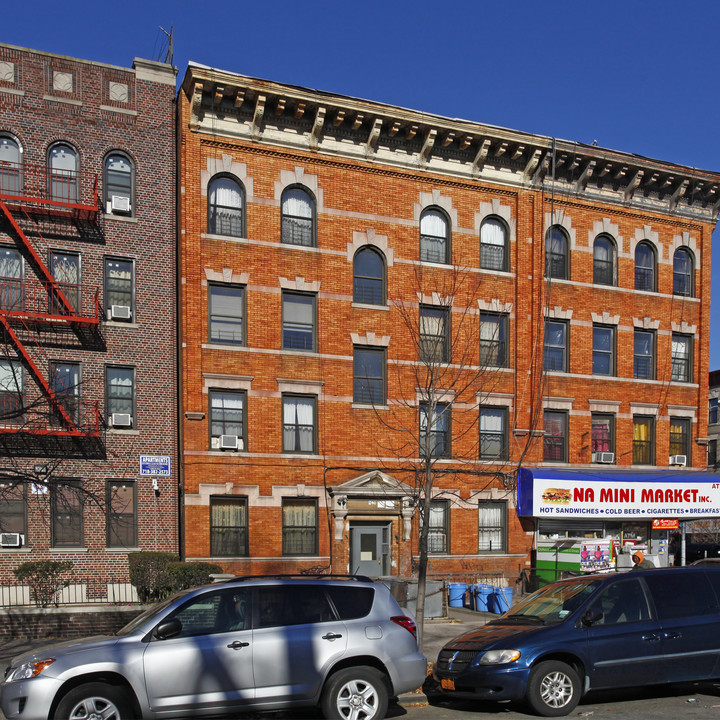 241 Linden Blvd in Brooklyn, NY - Building Photo