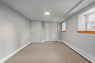 110 W 3rd St-Unit -1 in Boston, MA - Foto de edificio - Building Photo