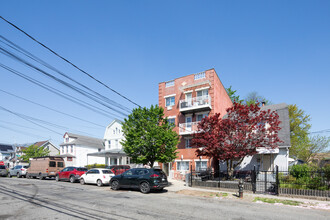 112-11 39th Ave in Corona, NY - Building Photo - Building Photo