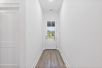 5036 Mooney Fls Dr in Bryan, TX - Building Photo - Building Photo