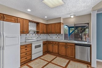 801 Meadowlark Dr in Lewisville, TX - Building Photo - Building Photo