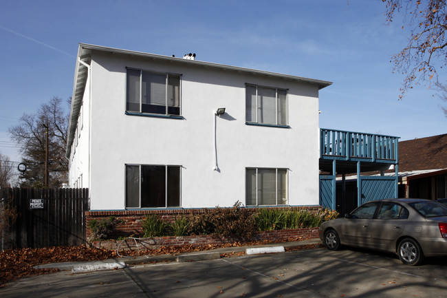 2279 Grove Ave in Sacramento, CA - Building Photo - Building Photo