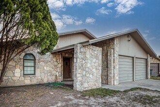 117 Philemon Dr in Del Rio, TX - Building Photo - Building Photo
