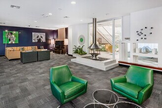 The Stuart at Sierra Madre Villa in Pasadena, CA - Foto de edificio - Building Photo