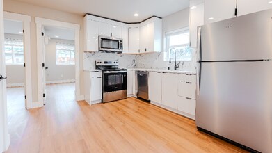 2106 Oakes Ave in Everett, WA - Building Photo - Building Photo