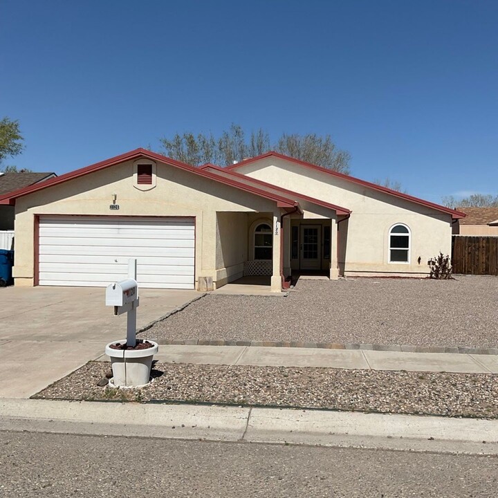 1120 Willow Ct SE in Los Lunas, NM - Building Photo