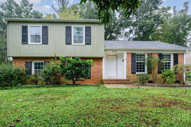 5242 Galway Dr in Charlotte, NC - Building Photo