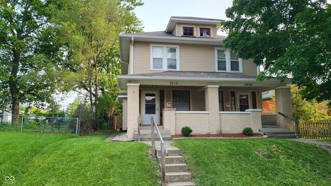 property at 5216 E Walnut St