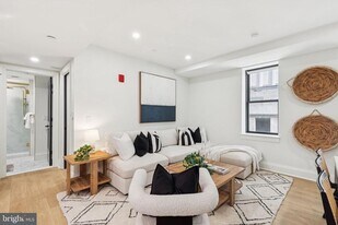 135 S 19th St in Philadelphia, PA - Building Photo