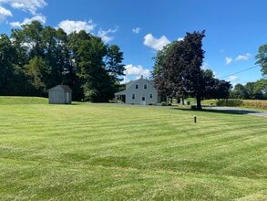 5405 White Church Rd in Shippensburg, PA - Foto de edificio - Building Photo