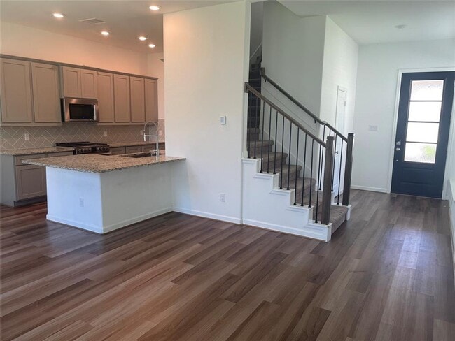 property at 621 Aspen Falls Ct