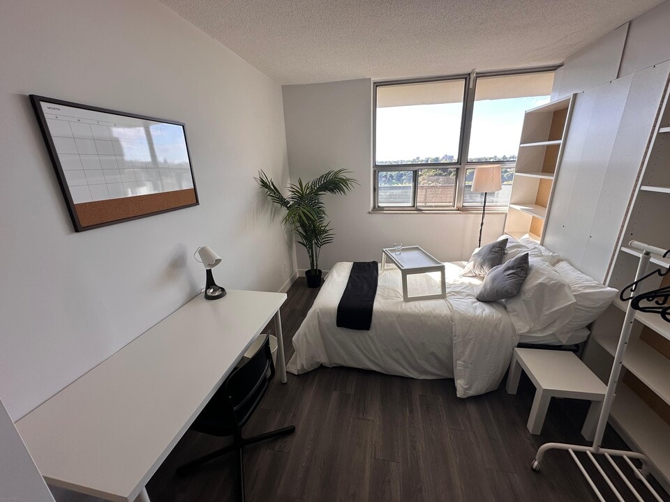 411 Duplex Ave in Toronto, ON - Building Photo