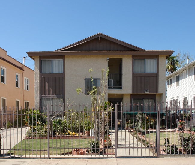 923 N Edgemont St in Los Angeles, CA - Building Photo - Building Photo