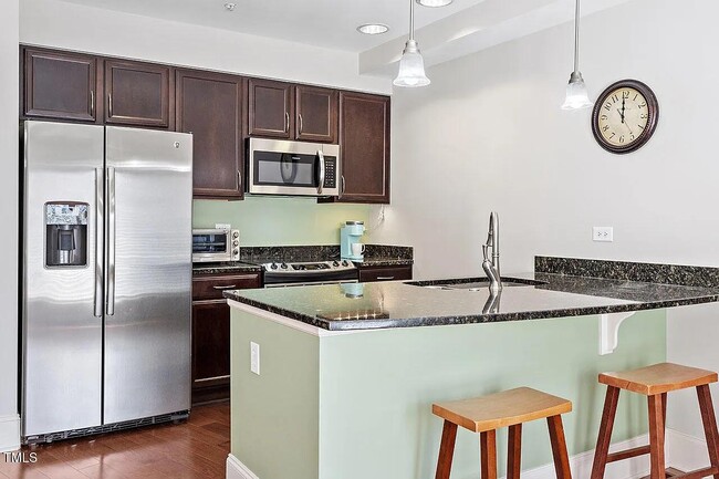 222 Glenwood Ave in Raleigh, NC - Building Photo - Building Photo